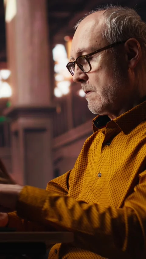 Vertical Video Focused senior guy reading academic text on laptop at the Stock Footage 313246302
