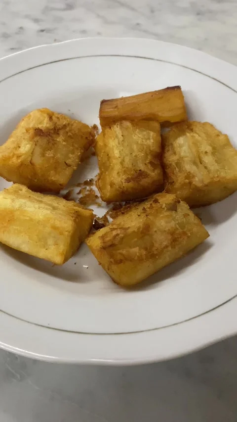 Vertical video of fried cassava Stock Footage 292868356