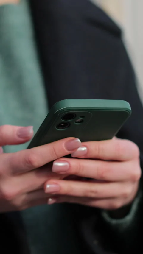 Vertical video Girl using texting mobile phone or chat. Close up of woman hand. Stock Footage 339577527