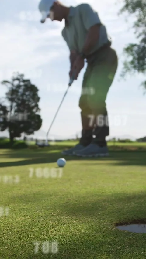 Vertical video: Golfer taking putt on green, golf HUD lining putt, tracking ball Video stock 333954301