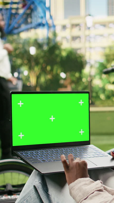 Vertical Video Green screen chroma key on laptop held against blurred city park Vídeo Stock 344384447