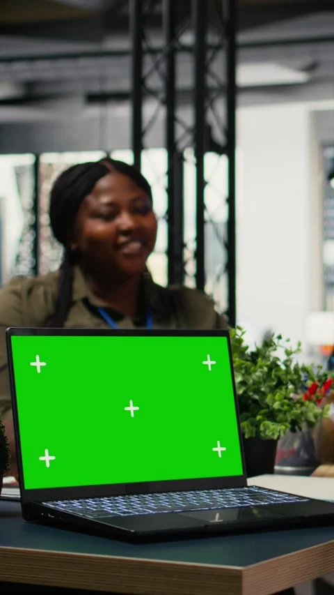 Vertical video Green screen laptop used by programmers in startup office Video stock 323028144