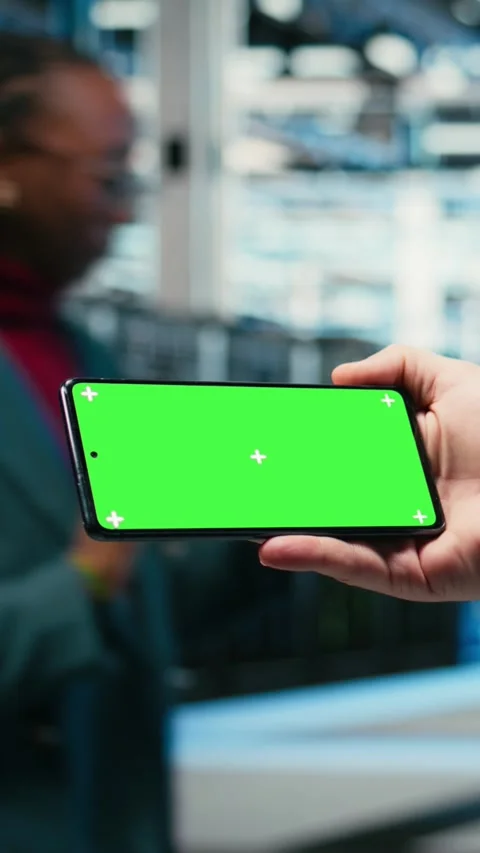 Vertical video Green screen smartphone, managing wireframe mesh gear and admin Stock Footage 329529542