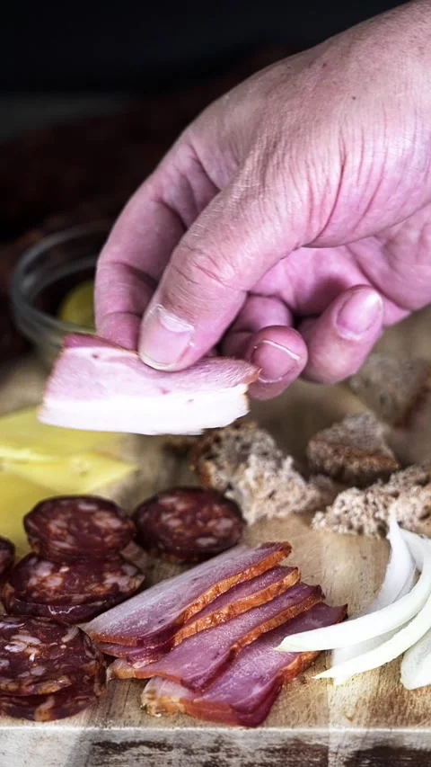 Vertical video from hand taking bread and beacon slice from chopping board 스톡 동영상 324836717