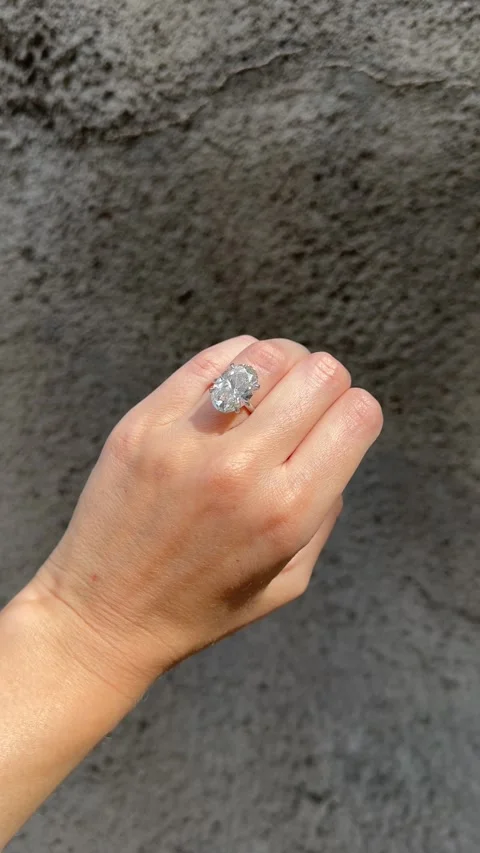 Vertical video of hand turning with oval diamond engagement ring elegance 스톡 동영상 317719894