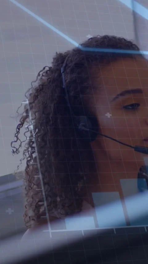 Vertical video: Headset operator reading and speaking after HUD animating line 스톡 동영상 331199410