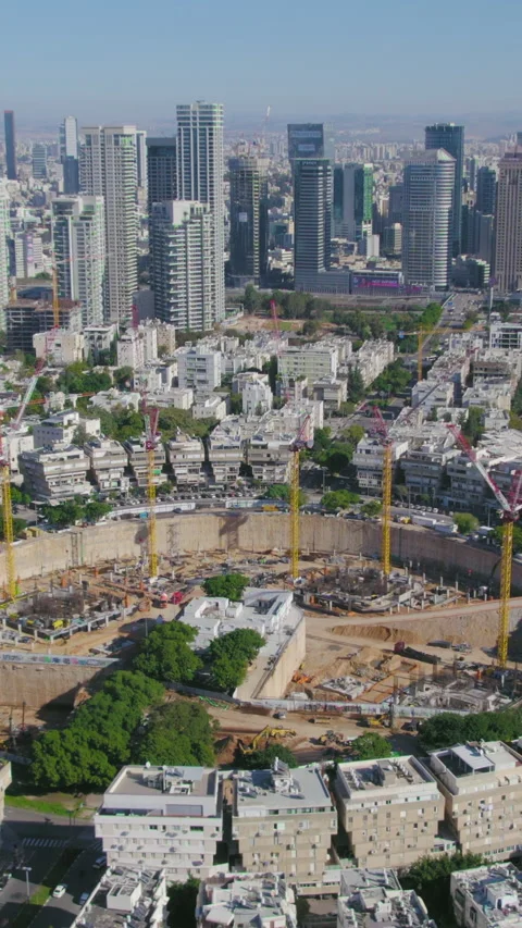 Vertical video in a High altitude parallax view of Kikar (square) Hamedina 動画素材 314810681