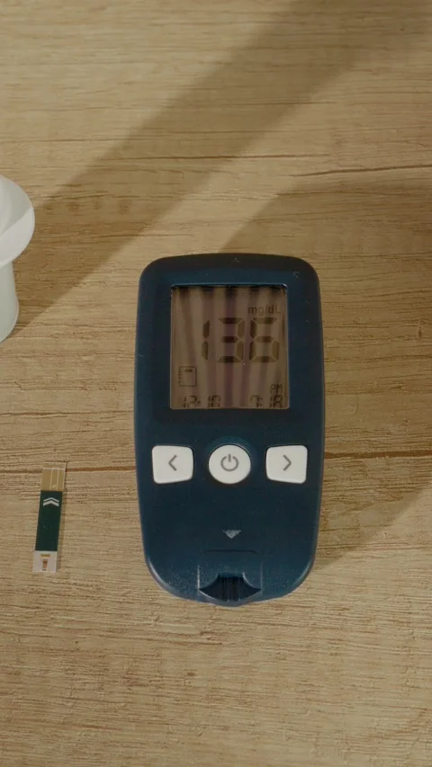 Vertical video High blood sugar reading on glucometer placed on wooden table Stock Footage 346712344
