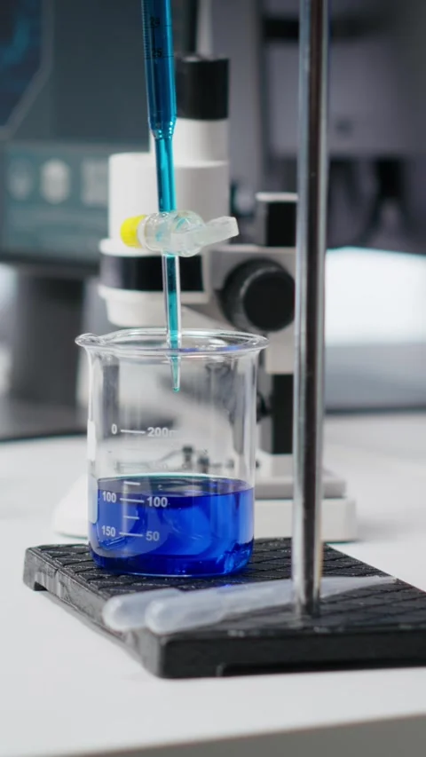 Vertical Video High tech chemistry lab equipment and computer in empty research 스톡 동영상 318192289