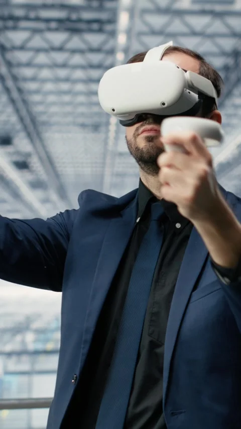 Vertical video Innovating microchip production, VR goggles gear and man with Video stock 333614645