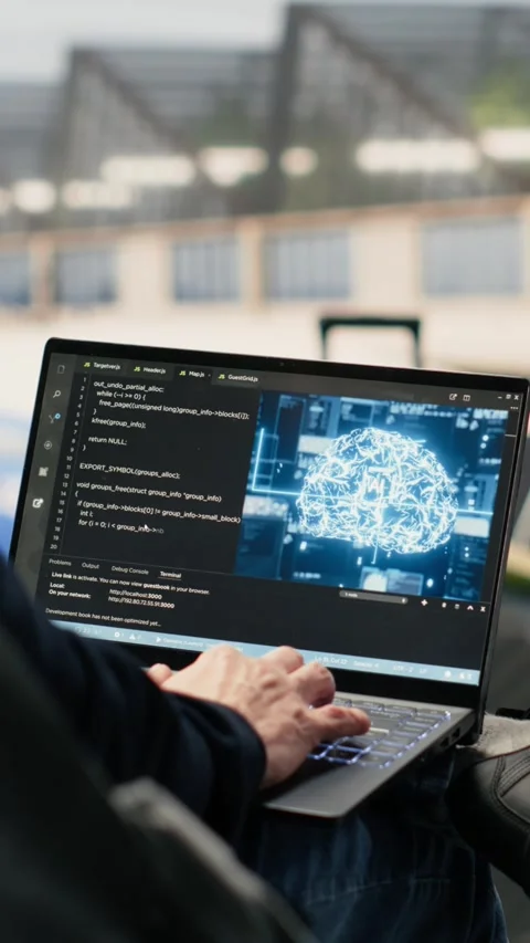 Vertical Video IT engineer, working with AI coding, testing machine learning Vídeos de archivo 333612496