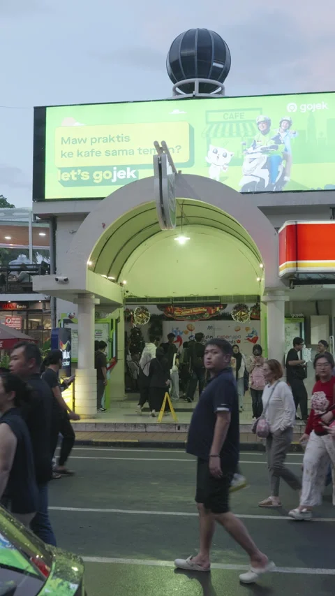 Vertical video - Jakarta Streets Stock-Footage 330512083