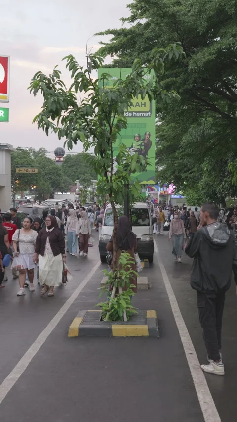 Vertical video - Jakarta Streets Stock-Footage 330512261