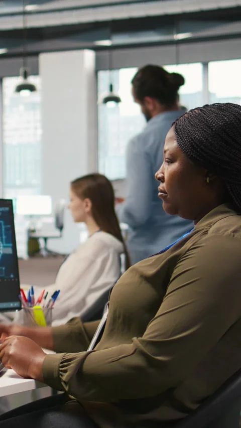 Vertical video Jolly female programmer at office desk pleased after developing Stock-Footage 312709092