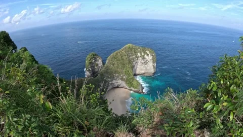 Vertical video of Kelingking beach and tyrannosaurus rex rock formation in bali Stock Footage 330574734