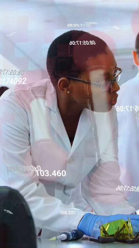 Vertical video: Lab tech inspecting pipette, responding to colleague, timecode Stockbeeldmateriaal 333487049