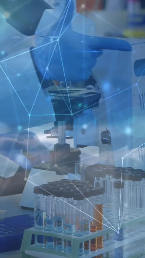 Vertical video: Lab tech placing tube into vortex, pipetting samples for testing Stockbeeldmateriaal 334317965