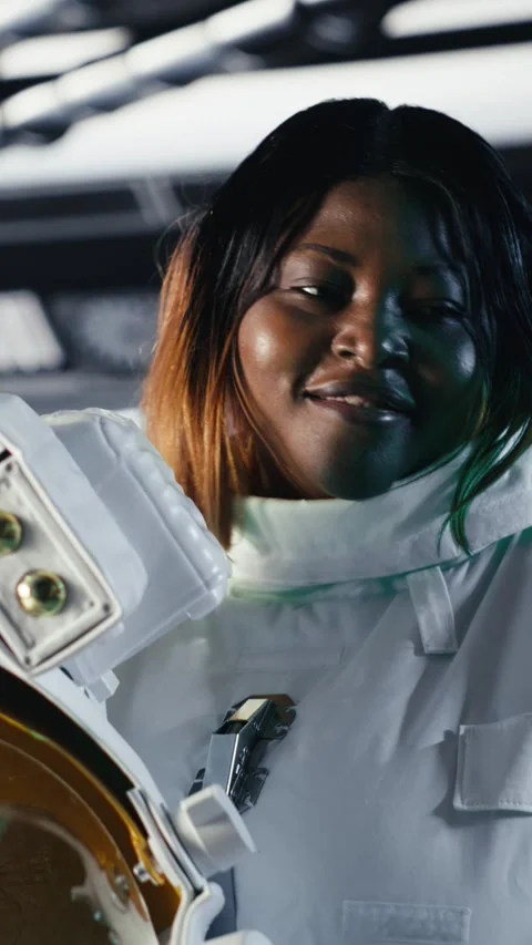 Vertical video Laptop in orbit shuttle showing dashboard tracking thermal 스톡 동영상 310913755