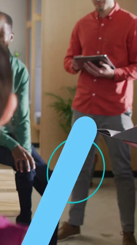 Vertical video: Lead holding folder, leading business talk, pullback causing Stock Footage 333079931