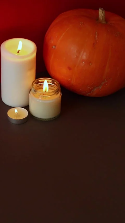 Vertical Video. lighted candles with pumpking on table. Halloween decoration Vídeo Stock 152446313