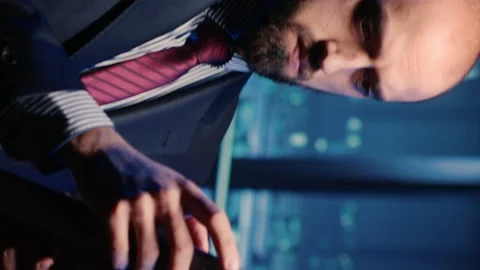 Vertical video: Male database admin checking hosting server on tablet Stock Footage 234018037