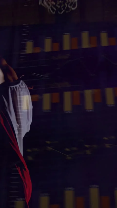 Vertical video: Male player jumping to dunk on court, sports charts tracking Stock Footage 332734522