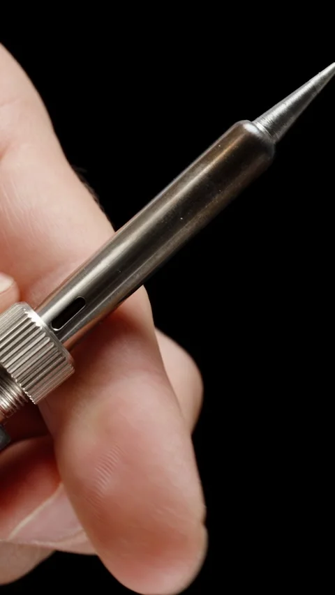 Vertical video. Man Assembling Soldering Iron Fitting Replacement Tip for 스톡 동영상 276754722