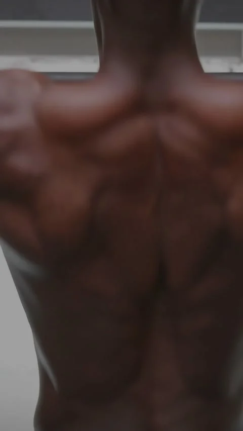 Vertical video: Man doing pullup in fitness gym, gripping bar and starting live Stock Footage 330982108