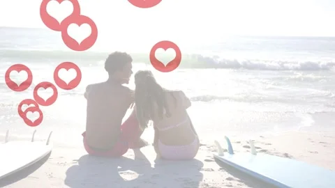 Vertical video: Man gesturing sparking hearts from left over pair, her leaning Vídeo Stock 332772305