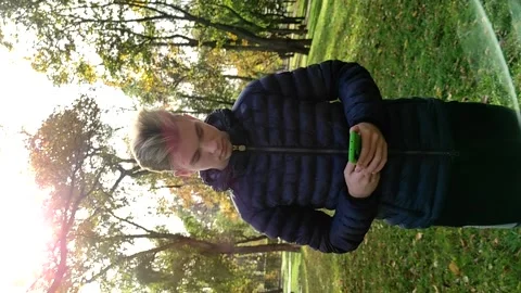 Vertical video as man reading online news and writes sms. Stock Footage 142137968