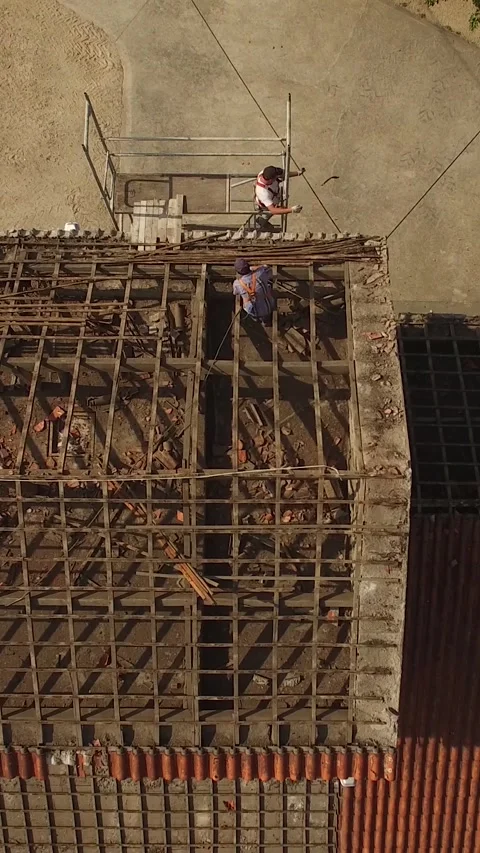 Vertical Video of Man Removing Old Roof on Building Vídeo Stock 246890874