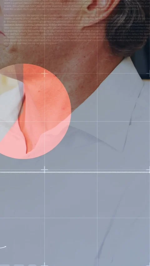 Vertical video: Man turning head in finance, head activating circular highlight, Vidéo 331822357