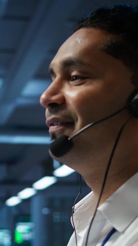 Vertical video Man updating server farm supercomputers systems Stock Footage 280516157