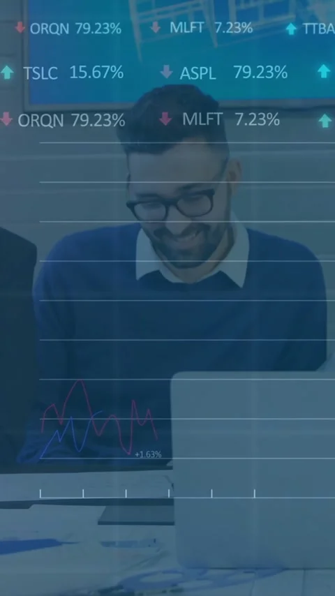 Vertical video: Man viewing laptop as finance charts popping up, peer pointing Vídeos de archivo 346122293