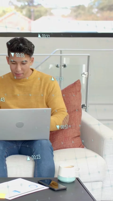 Vertical video: Man working on laptop and gesturing as cam revealing frame Stockbeeldmateriaal 334025541