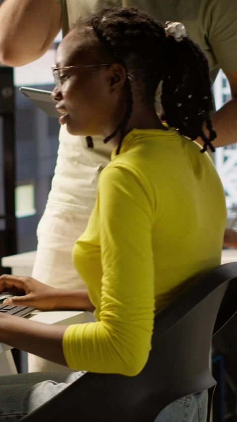 Vertical video Manager coming to check on IT employee at office desk testing Video stock 319469813