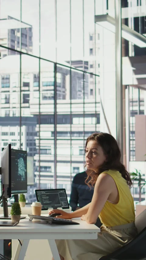 Vertical video Manager discussing with employees in office, developing Stock Footage 319490180