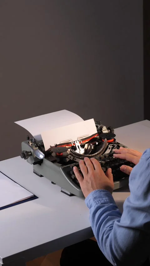 Vertical video Mans hands adjusting white paper and preparing to type on an old 스톡 동영상 322166945