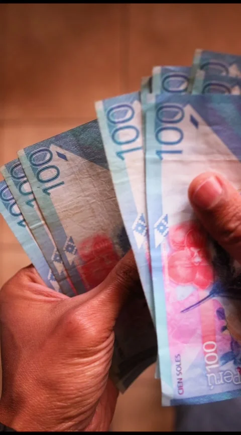 Vertical video of a man's hands counting 100 soles bills. Stock Footage 283854751