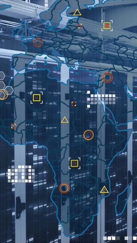 Vertical video: Map appearing top-left, HUD animating over server racks, marking Vidéo 340133368