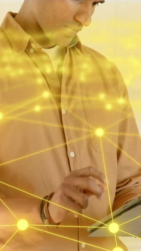 Vertical video: Mature man tapping tablet, engaging yellow node map for data as 스톡 동영상 333978174