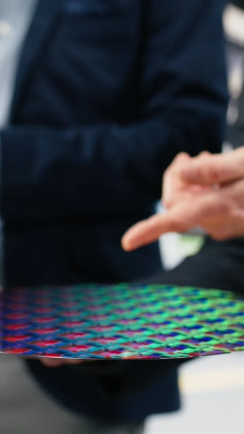 Vertical video Microchip factory senior manager testing silicon wafer batches Stock Footage 333615311