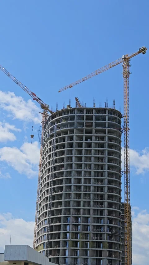 Vertical video of a modern high rise building under construction 库存影片 338005902