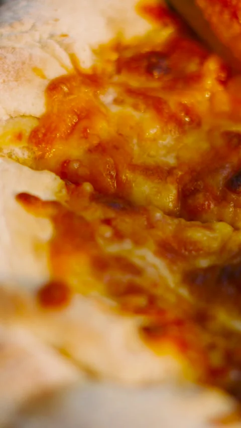 Vertical Video Moving Slowly Over Freshly Cooked Cheese and Tomato Margherita Vídeo Stock 316809926