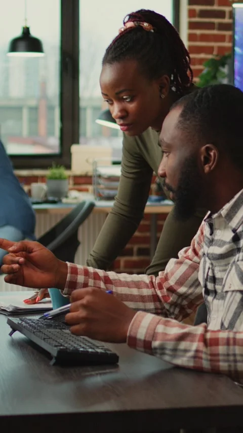 Vertical video: Multiethnic team of employees talking about engine component Video stock 222002111