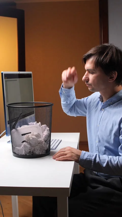 Vertical video office worker holding a wireless router over a wastebasket Stock Footage 348113633