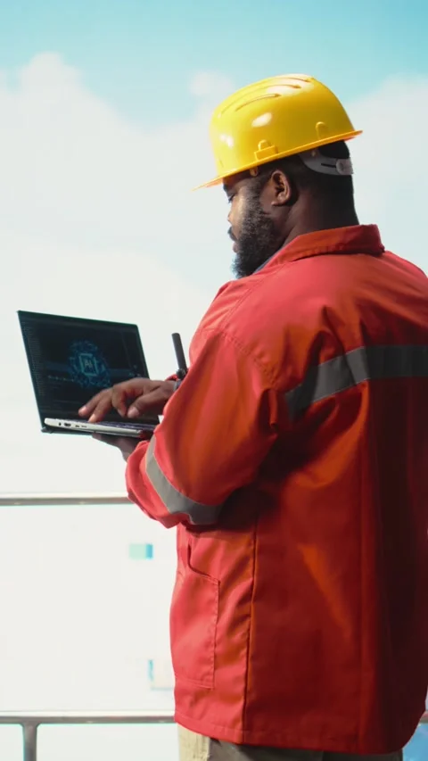 Vertical video Offshore platform crew using artificial intelligence program on Stock Footage 319450804