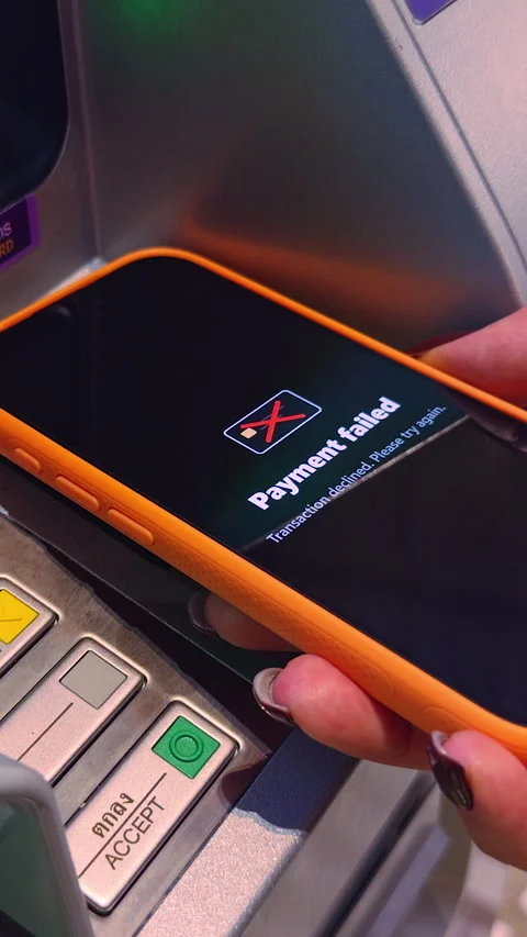 Vertical video. Phone Showing “Payment Failed” Message When Attempting Stock Footage 320722873