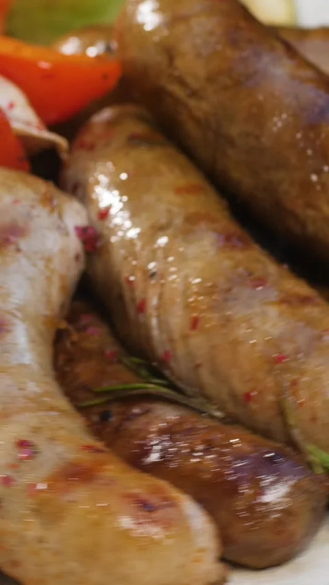 Vertical video. Portion of grilled sausages on pita bread with baked zucchini Video stock 274061850