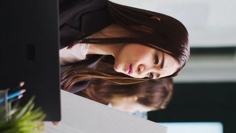 Vertical Video Portrait of architect studying 3d building model for measurements Vídeos de archivo 263082230